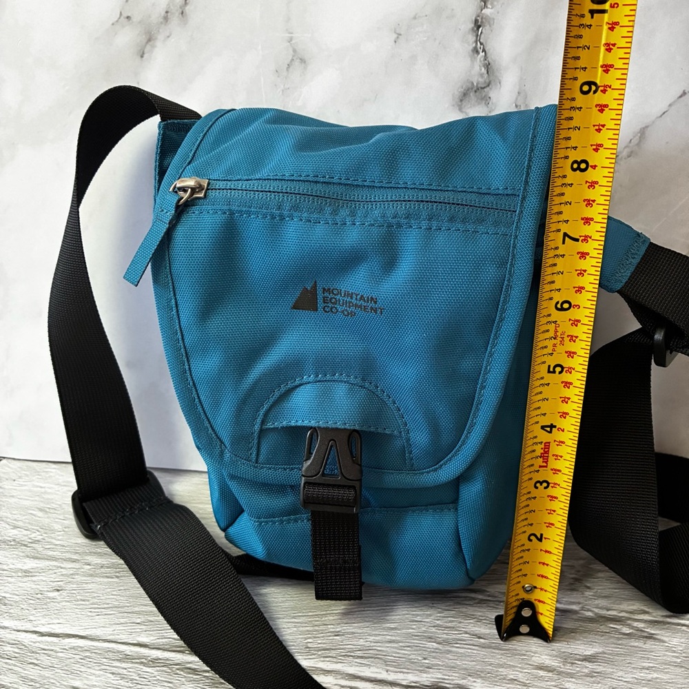 MEC Mountain Equipment Blue Crossbody Shoulder Travel Commuter Organizer Bag - Picture 10 of 12